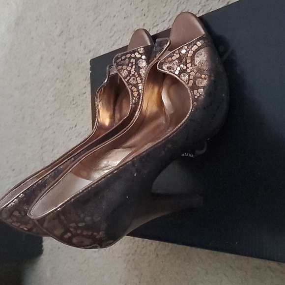 Shoes - Picture 3 of 4